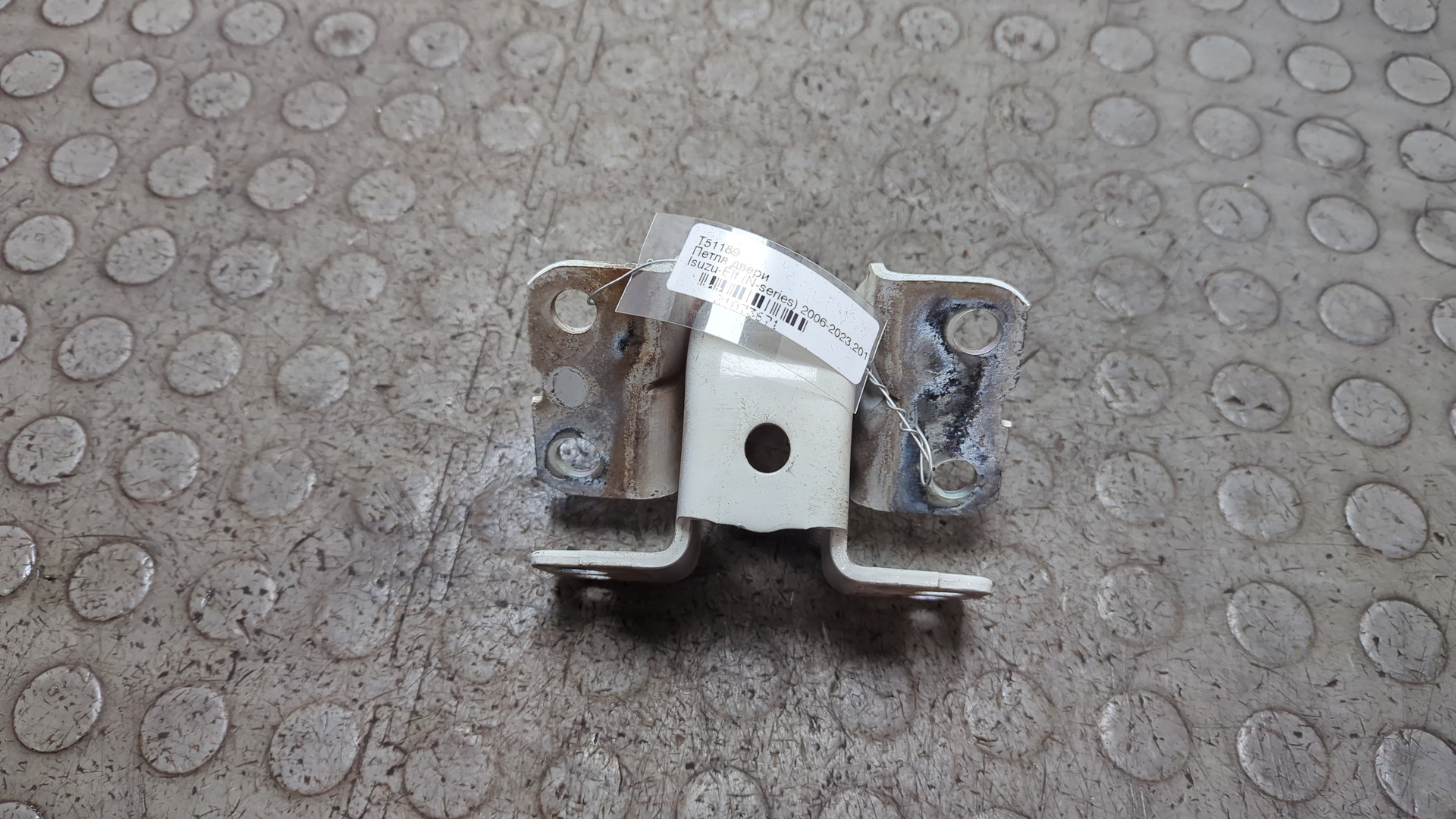 Петля двери