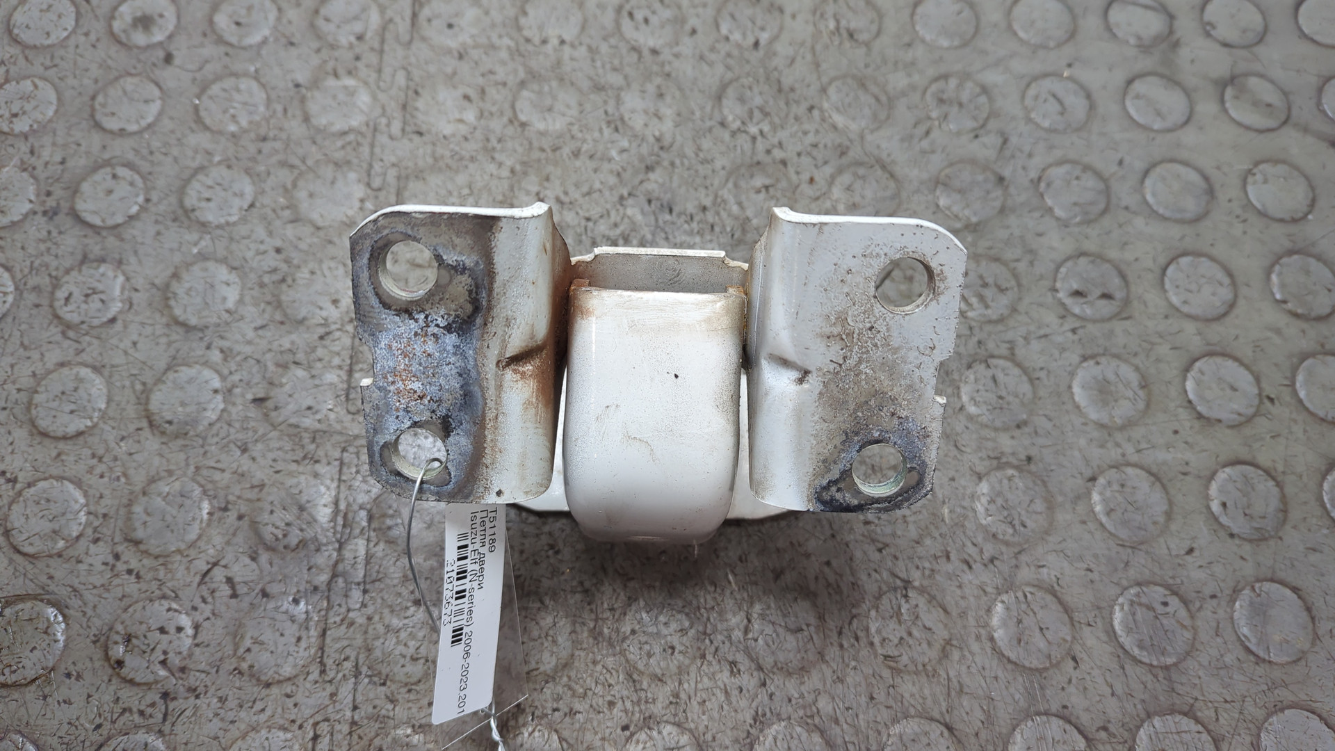 Петля двери