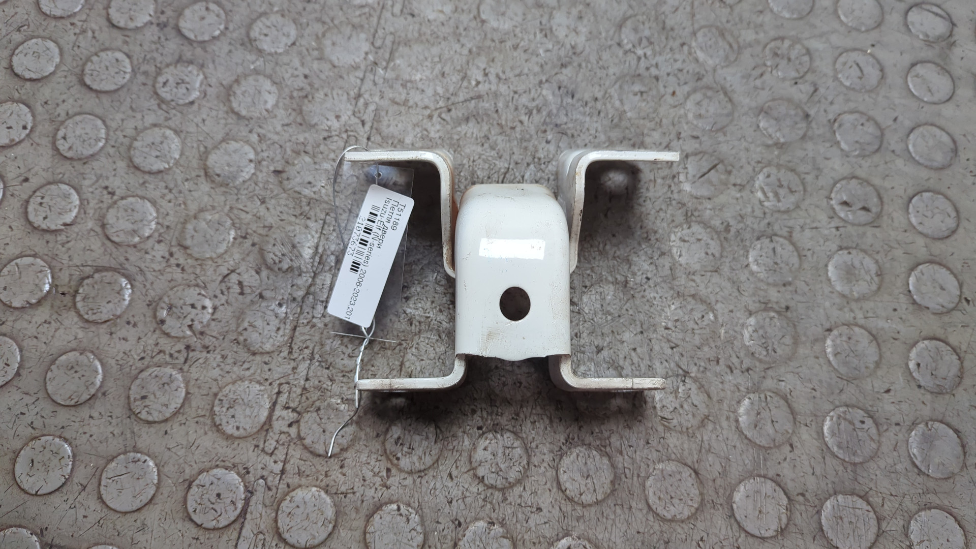 Петля двери