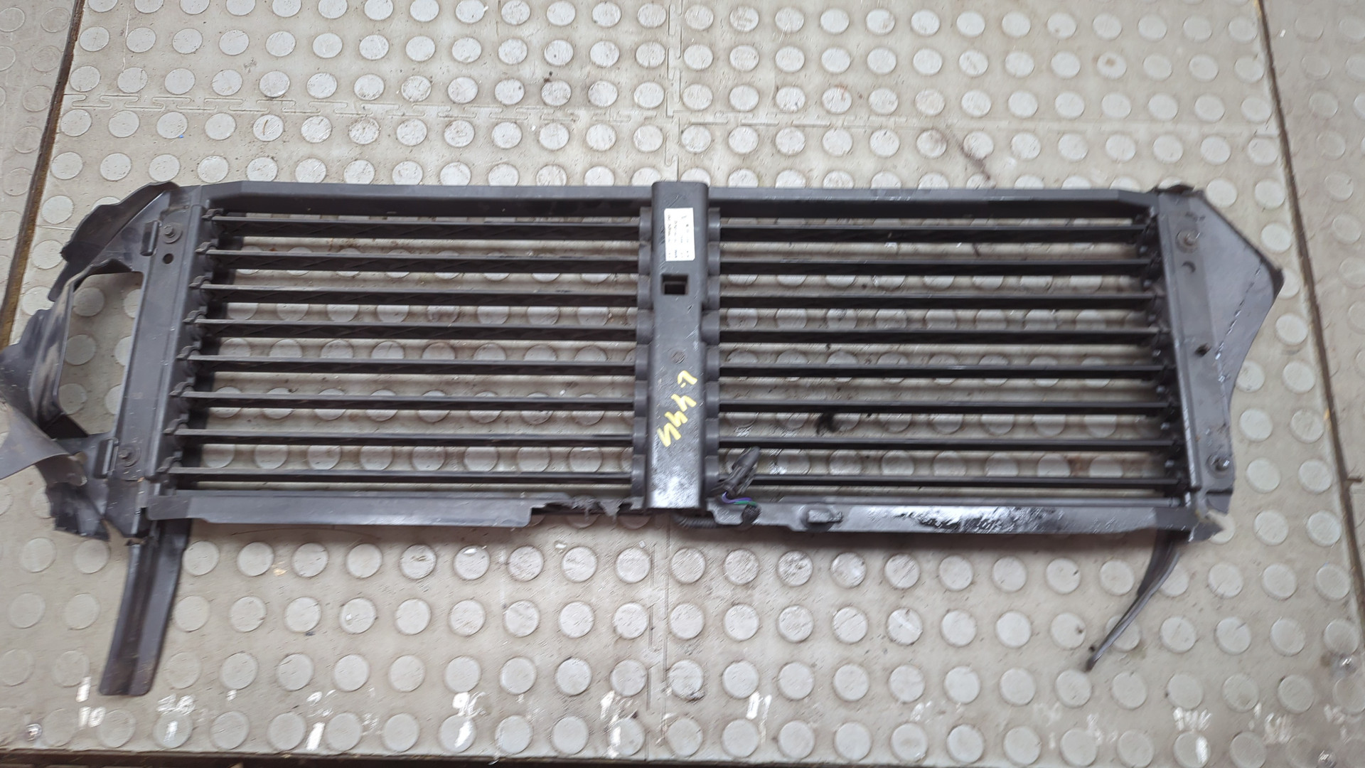 Жалюзи (воздуховод) бампера переднего