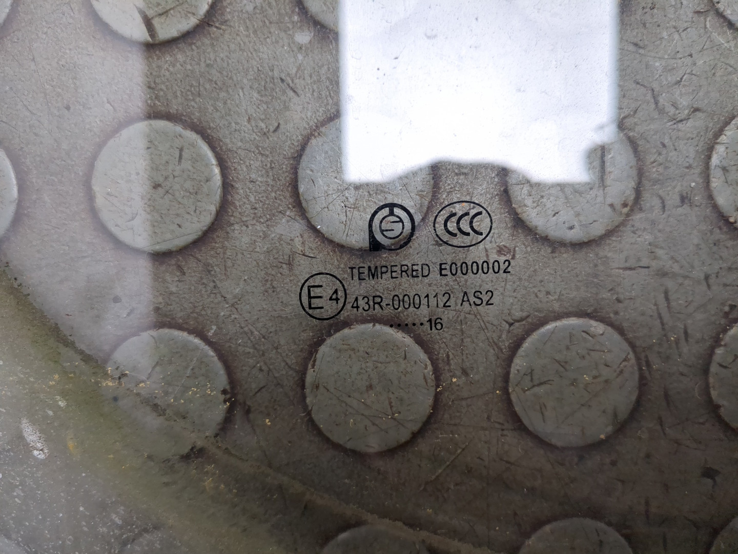 Стекло двери передней правой