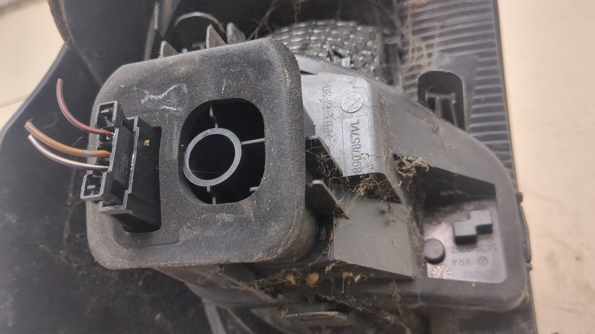 Фонарь задний левый