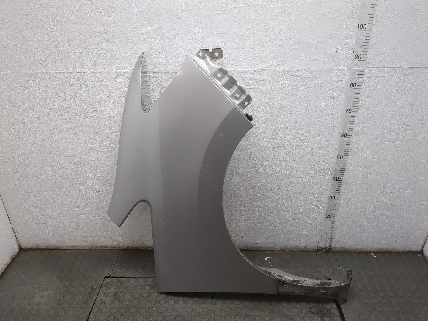 Крыло переднее правое