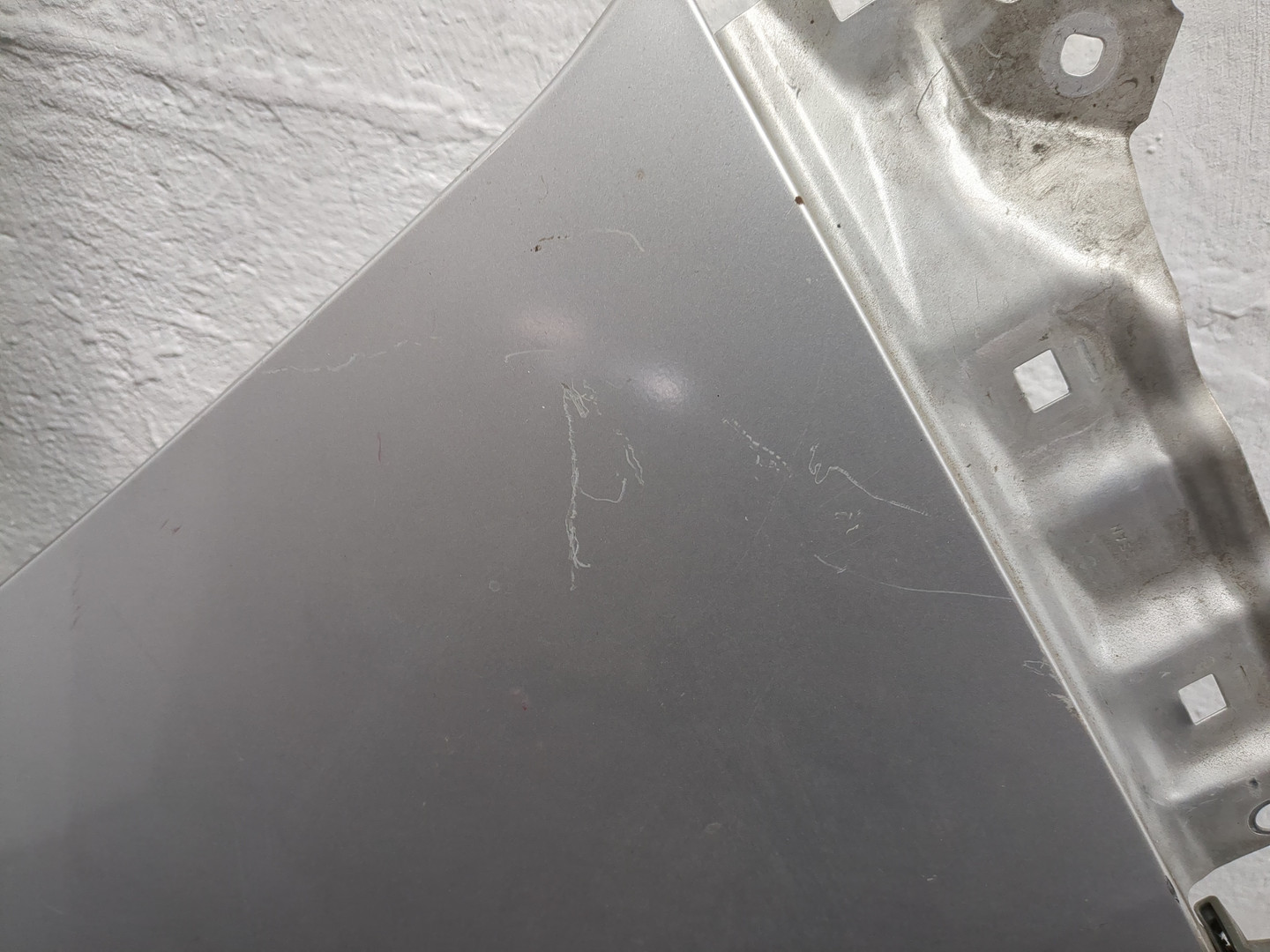 Крыло переднее правое