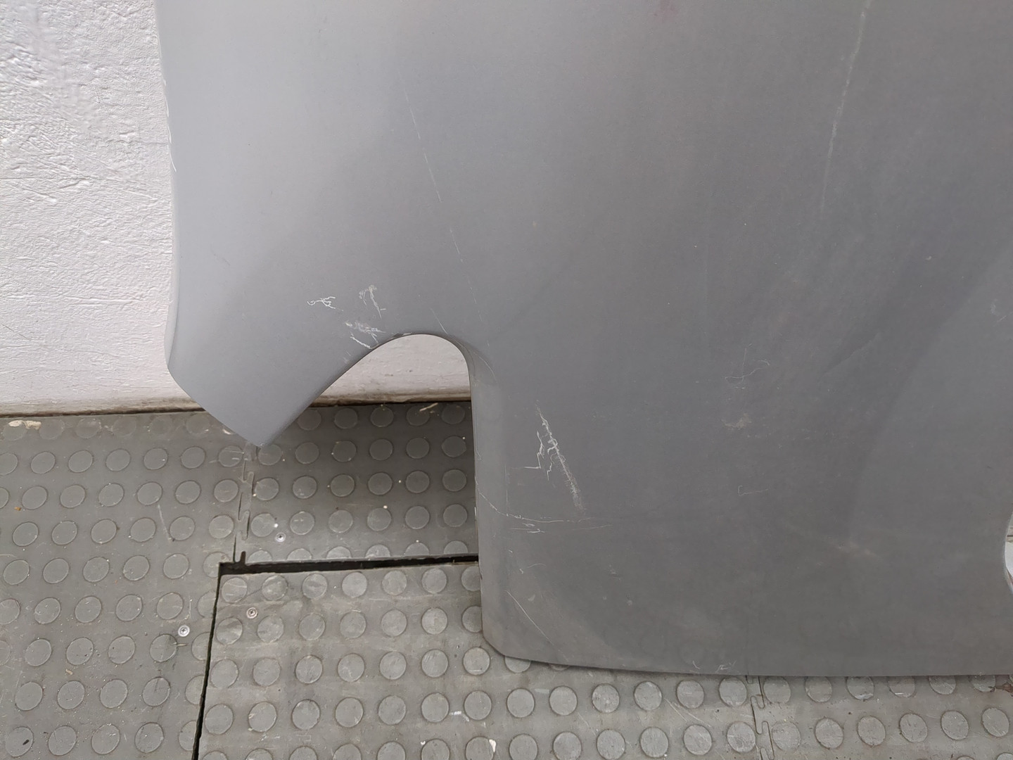 Крыло переднее правое