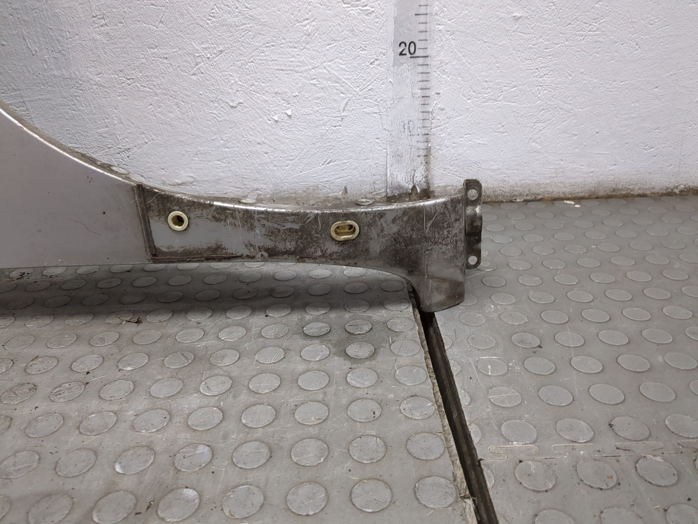 Крыло переднее правое