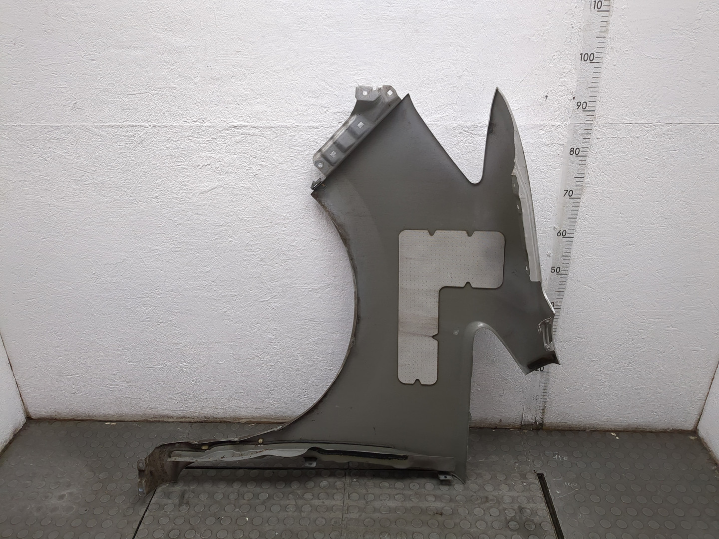 Крыло переднее правое