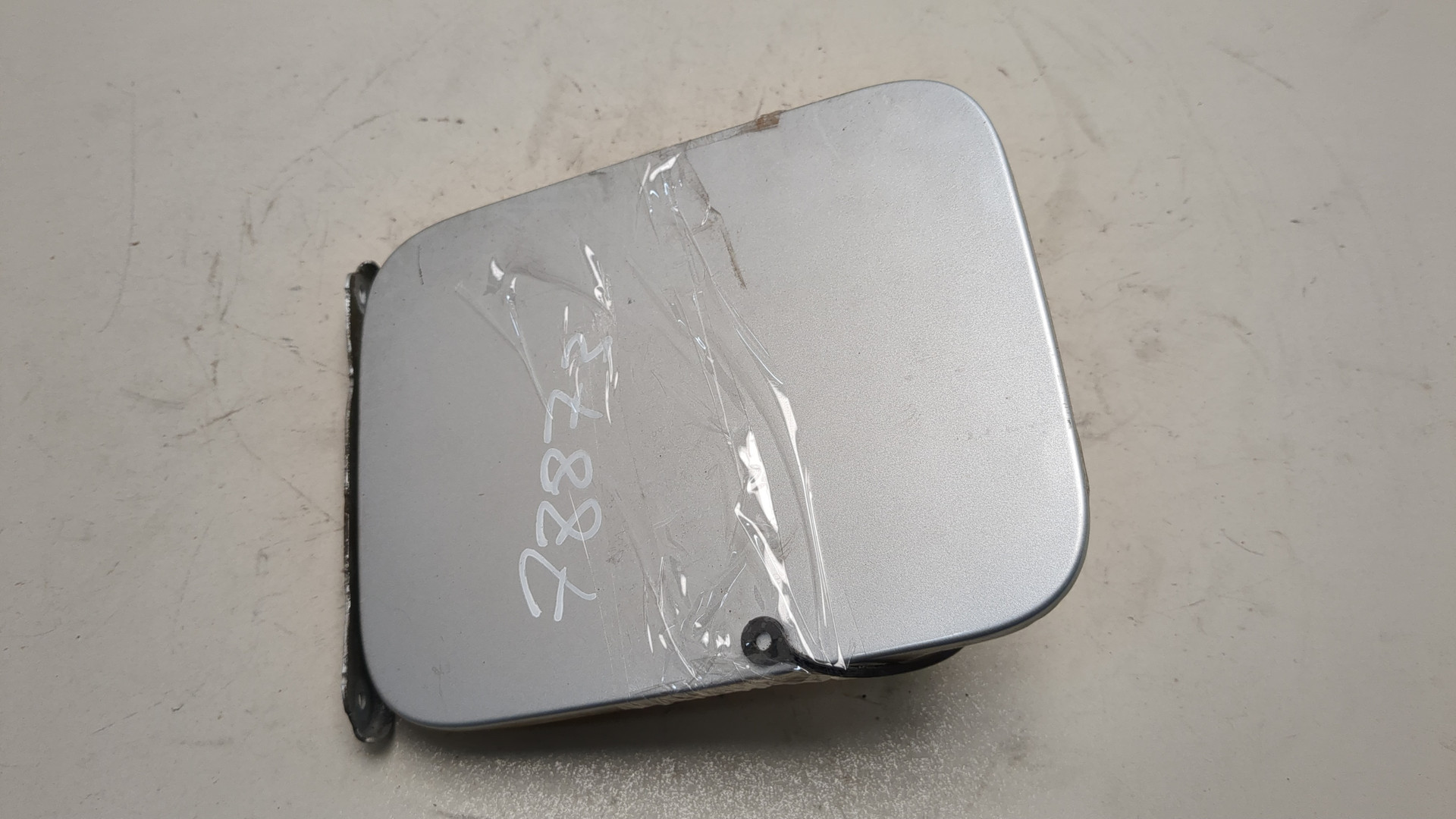 Лючок бензобака