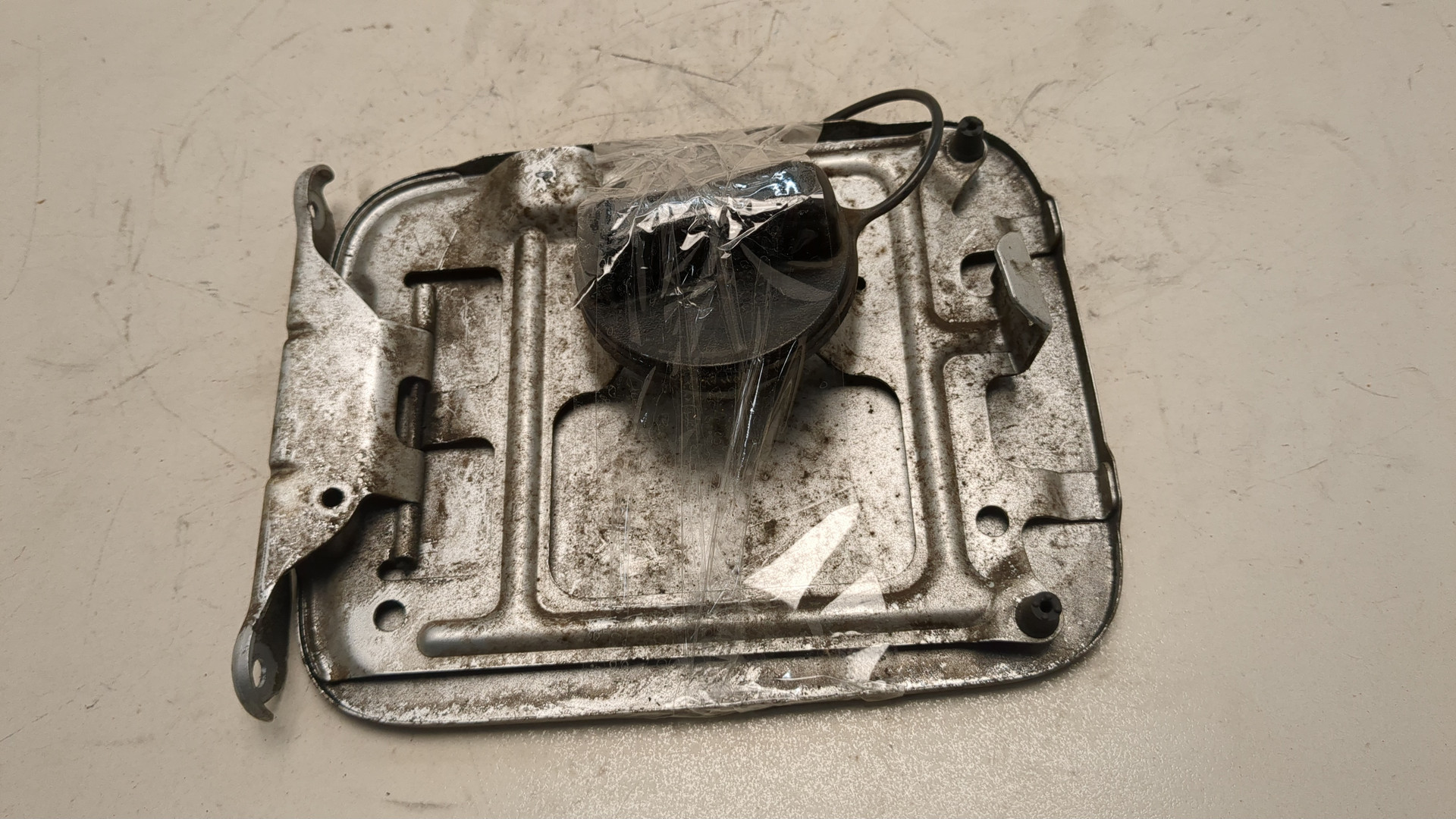 Лючок бензобака