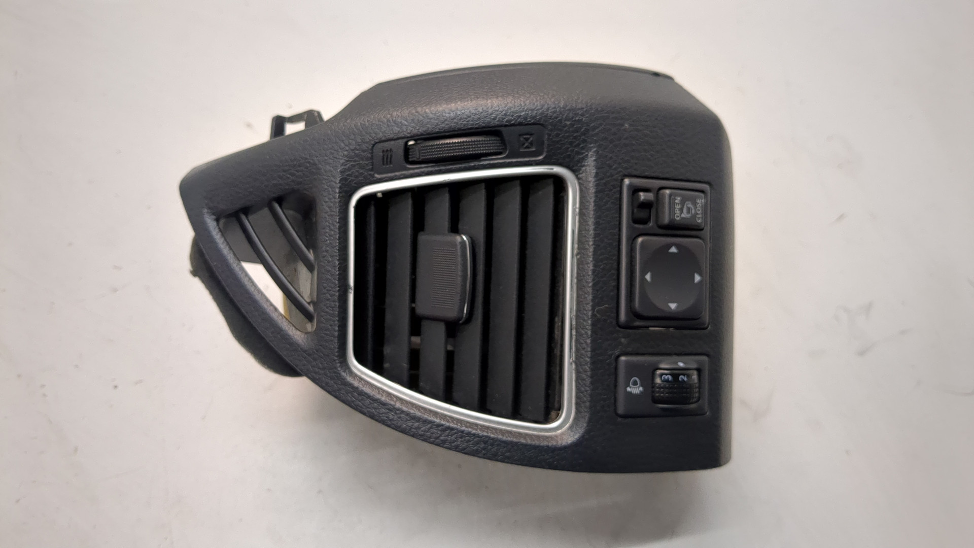 Кнопка регулировки зеркала