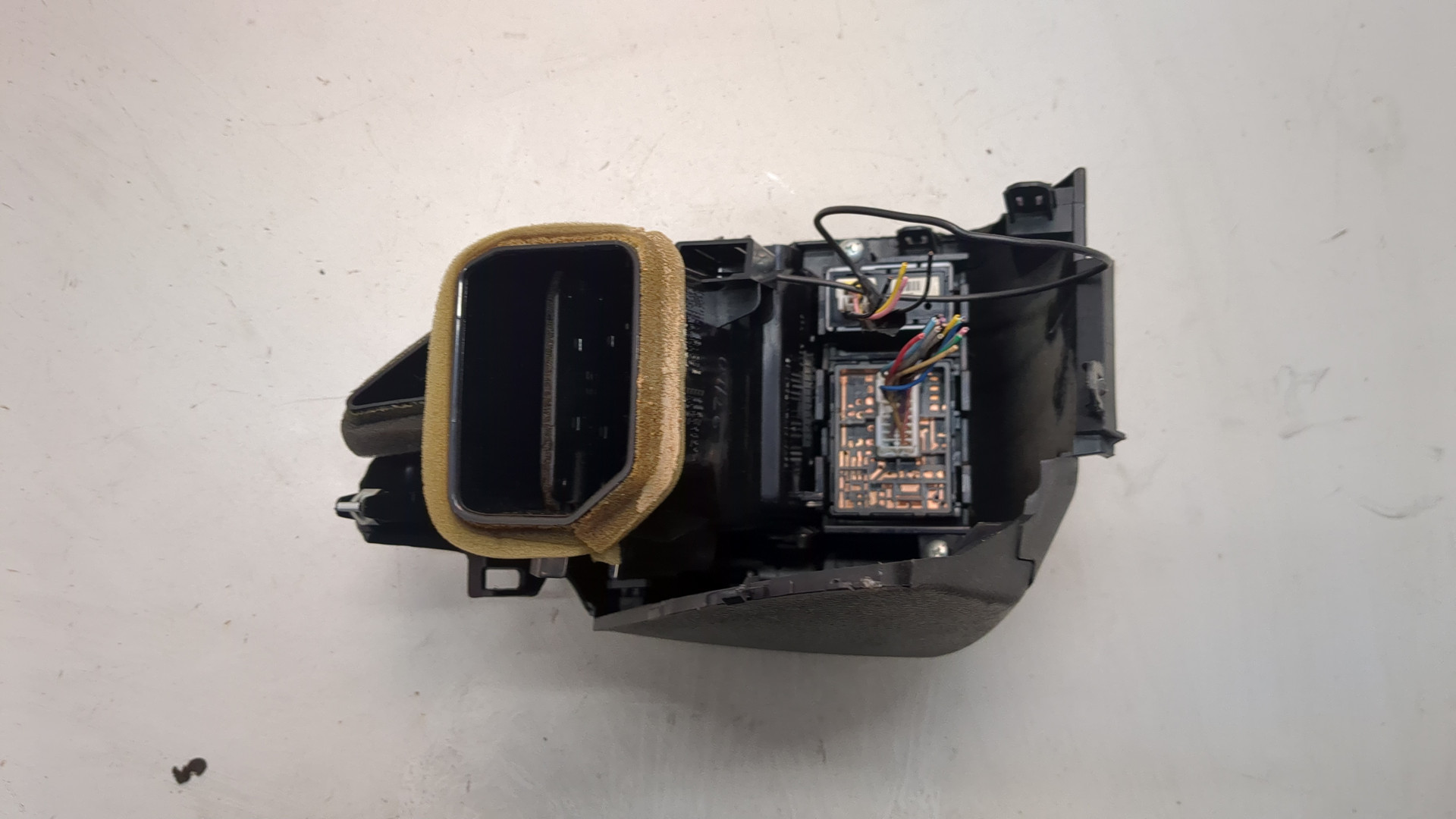 Кнопка регулировки зеркала