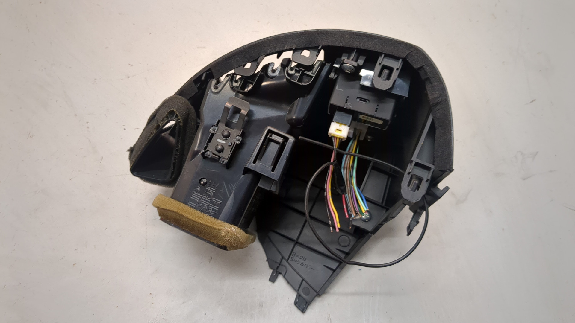 Кнопка регулировки зеркала