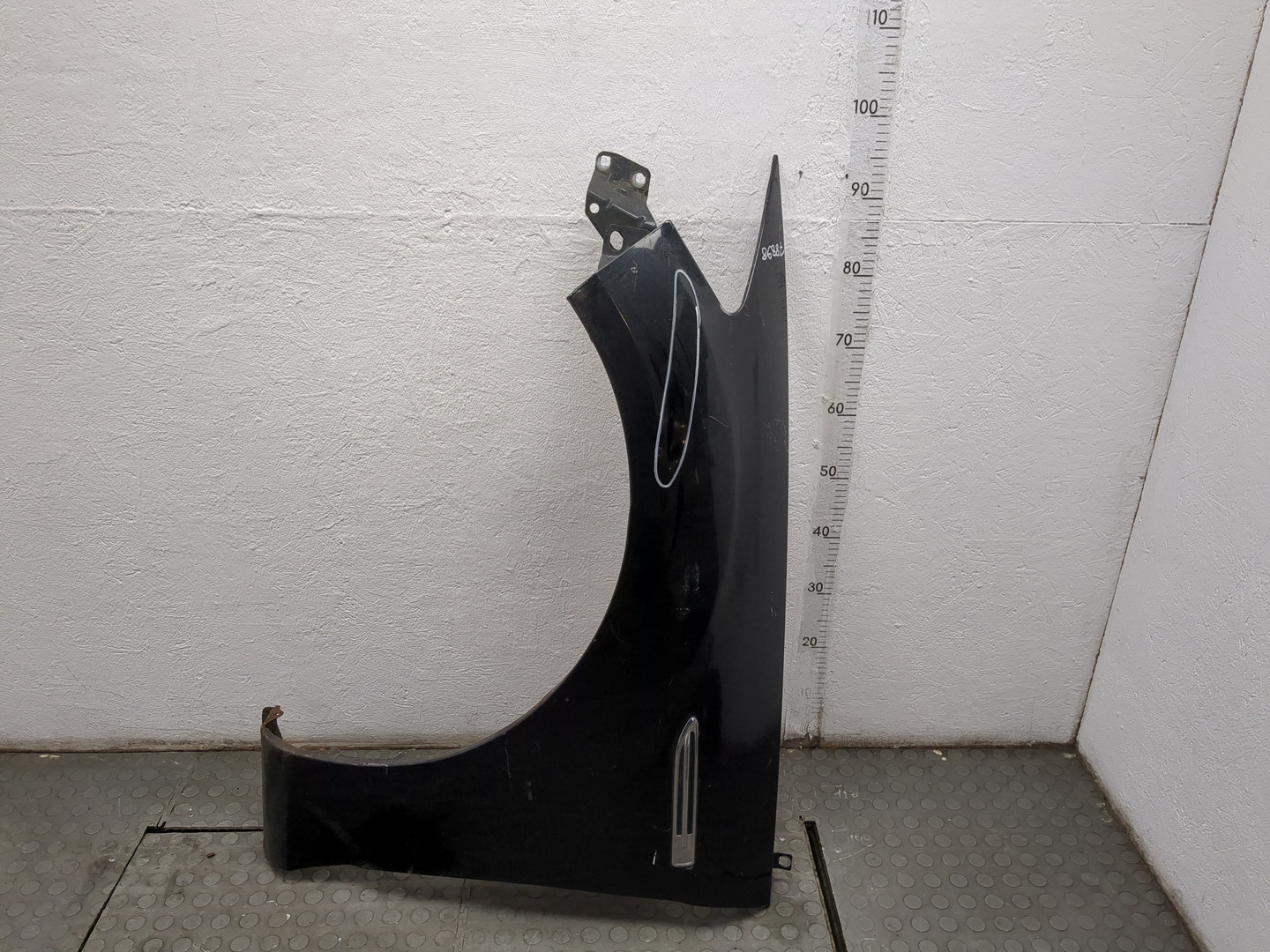 Крыло переднее левое