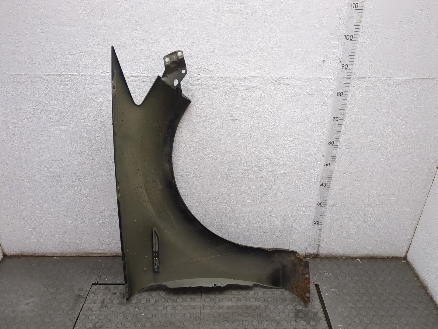 Крыло переднее левое