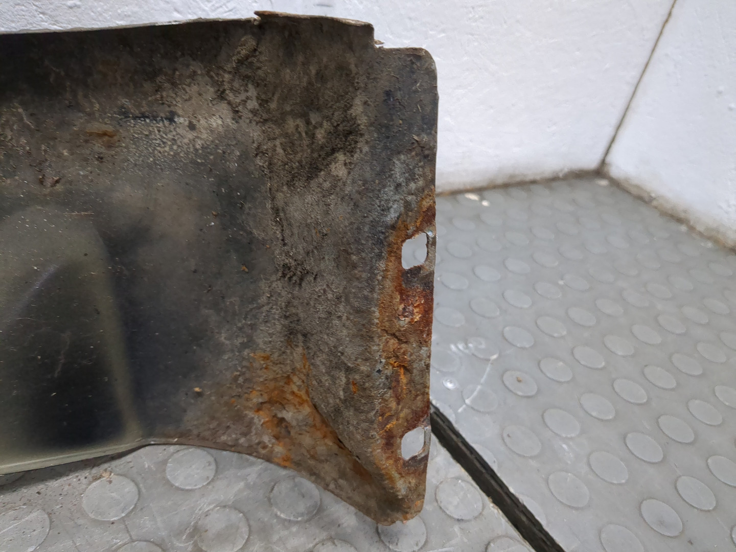 Крыло переднее левое