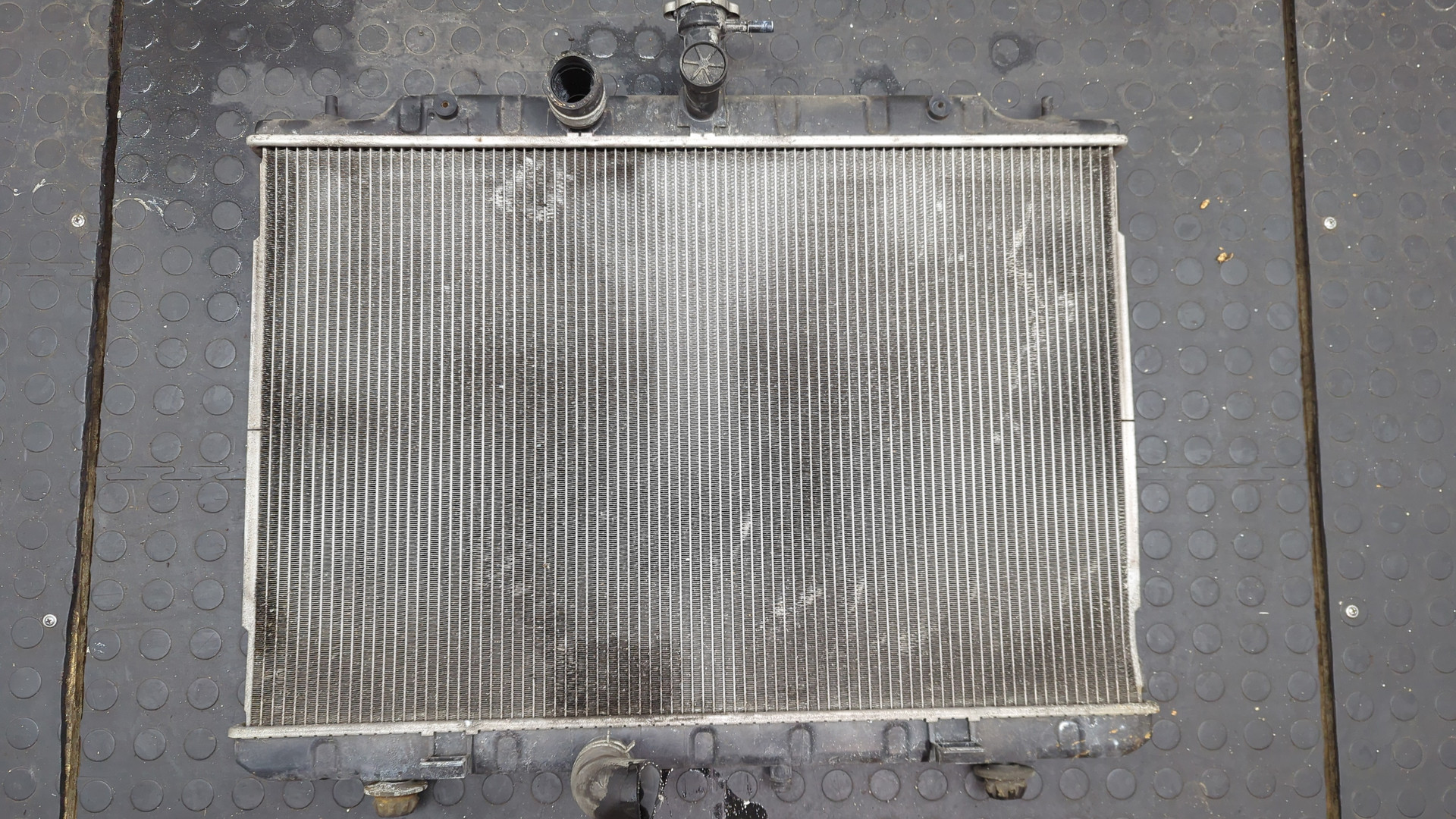 Радиатор охлаждения двигателя основной