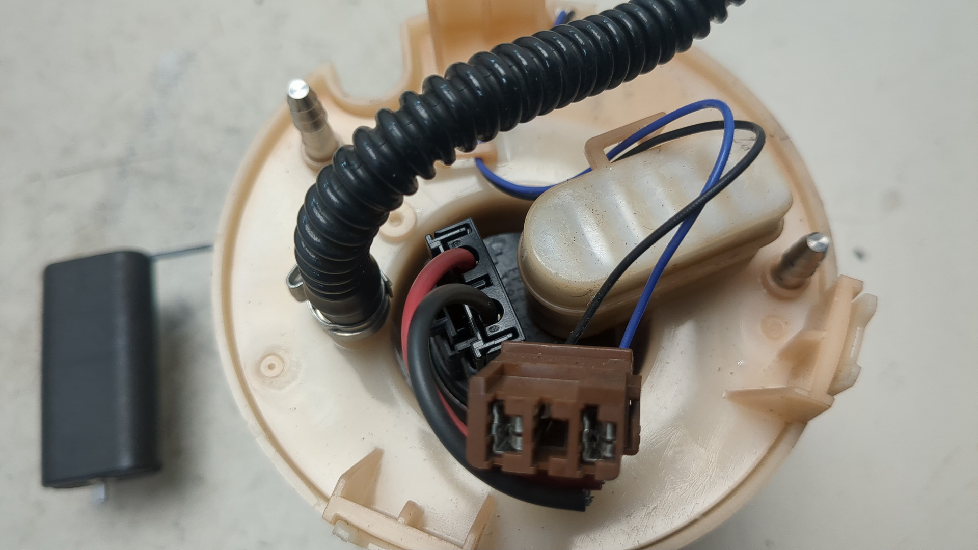 Насос топливный электрический