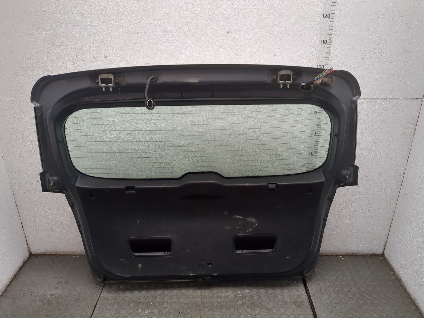 Дверь багажника