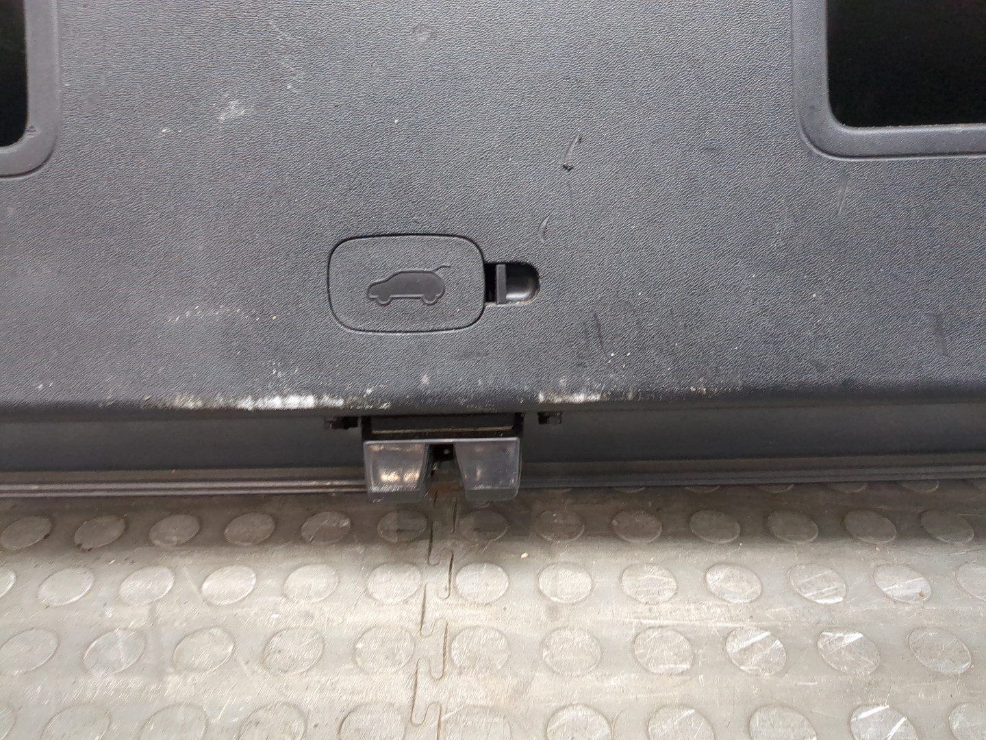 Дверь багажника