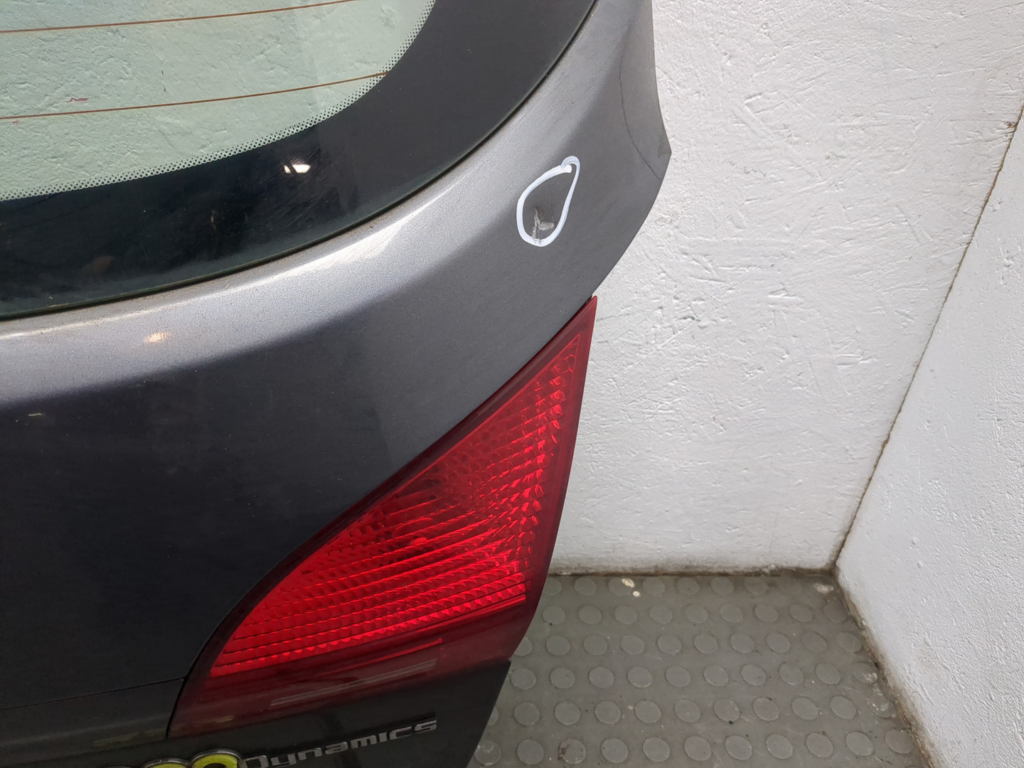 Дверь багажника