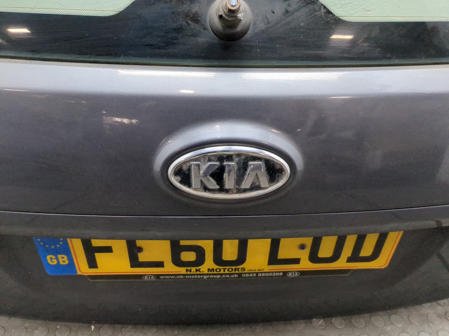 Дверь багажника