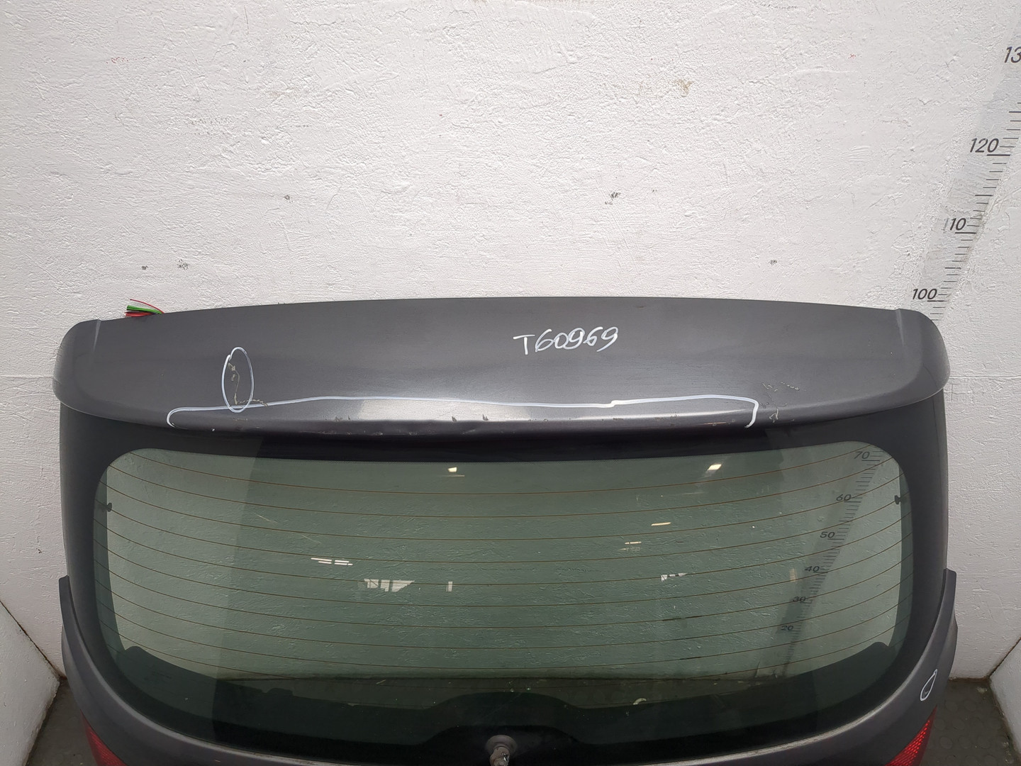 Дверь багажника