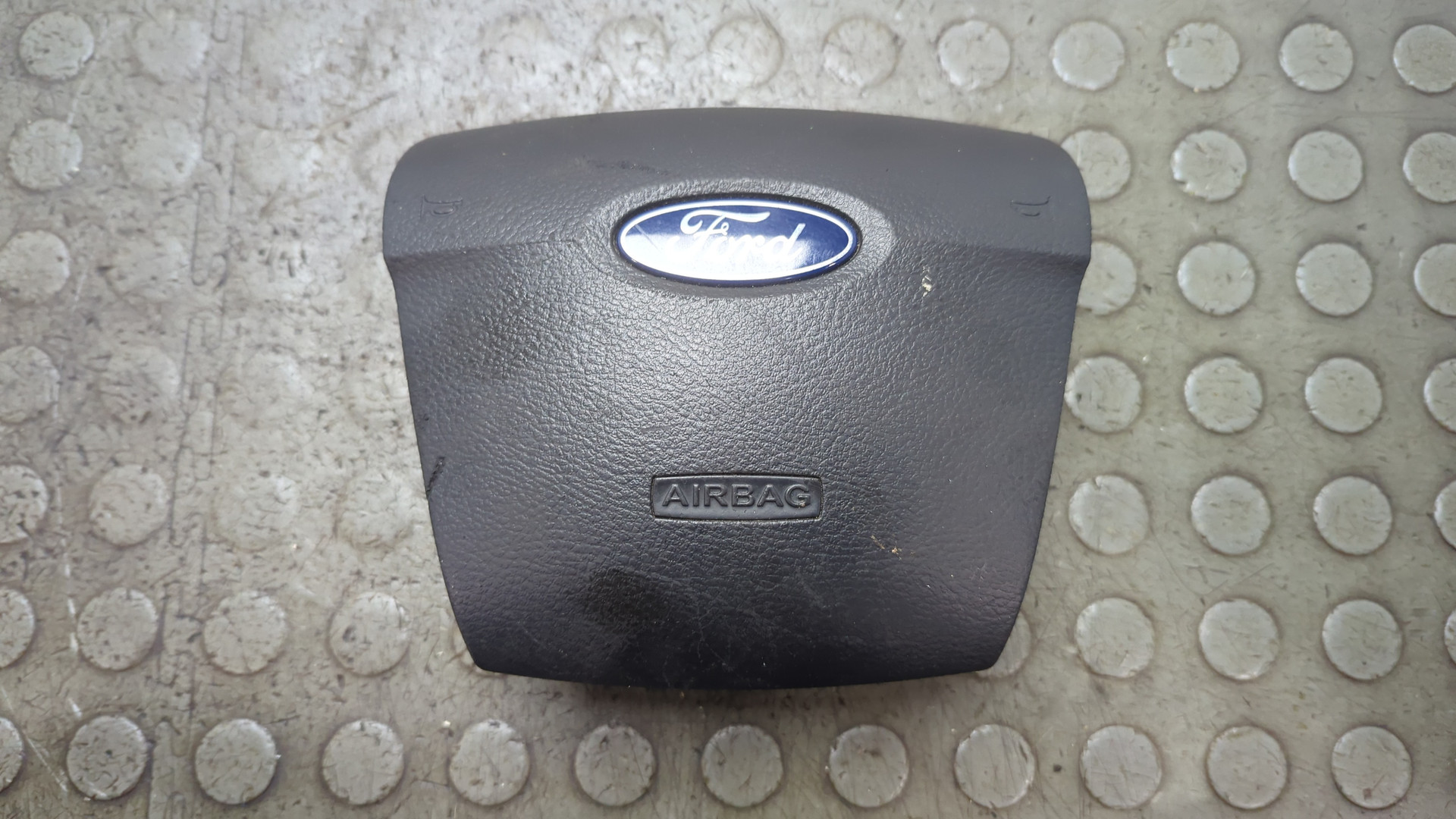 Подушка безопасности в рулевое колесо