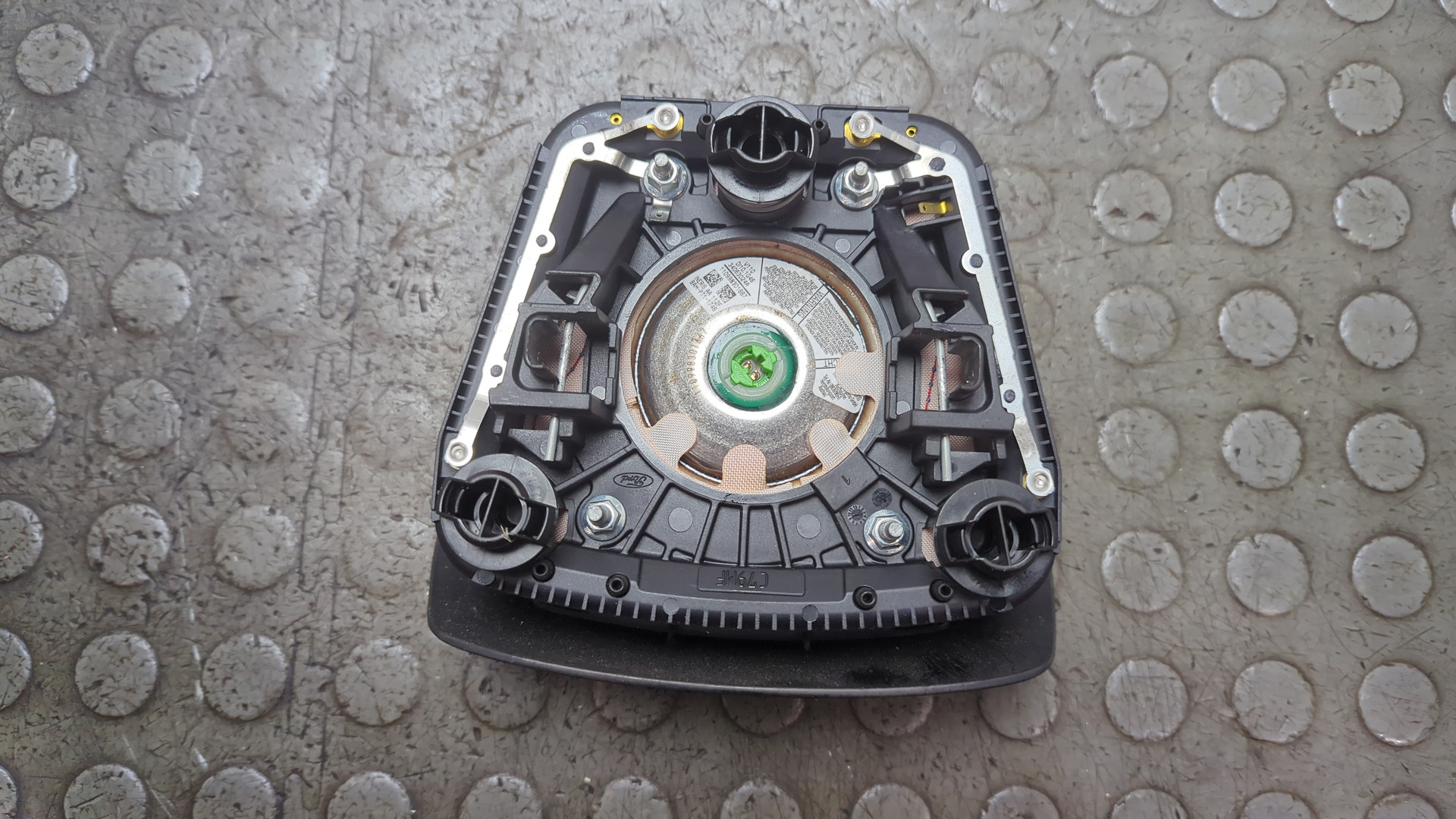 Подушка безопасности в рулевое колесо