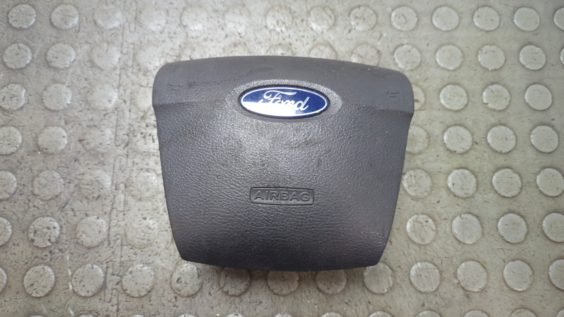 Подушка безопасности в рулевое колесо