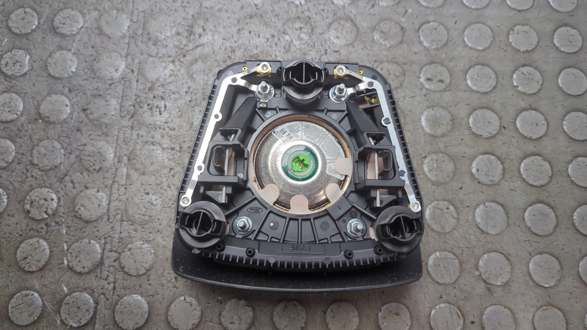 Подушка безопасности в рулевое колесо