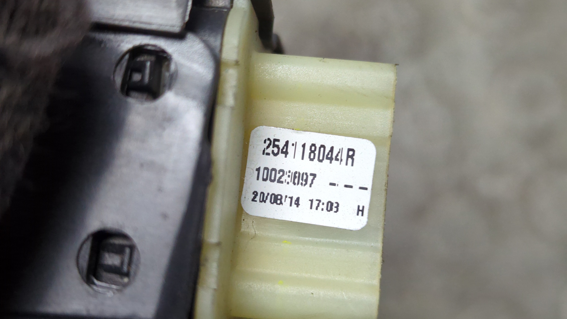 Кнопка стеклоподъемника