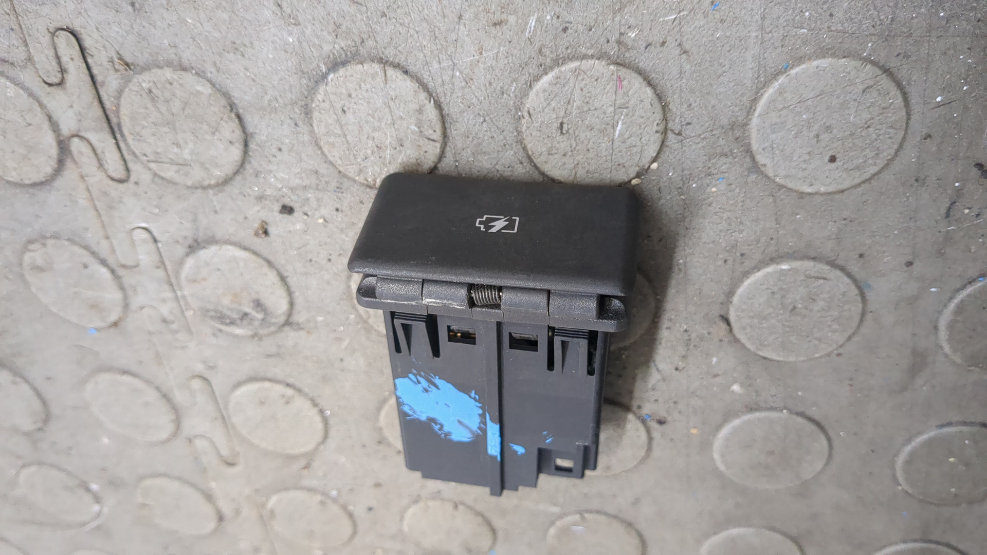 Гнездо AUX / USB IN