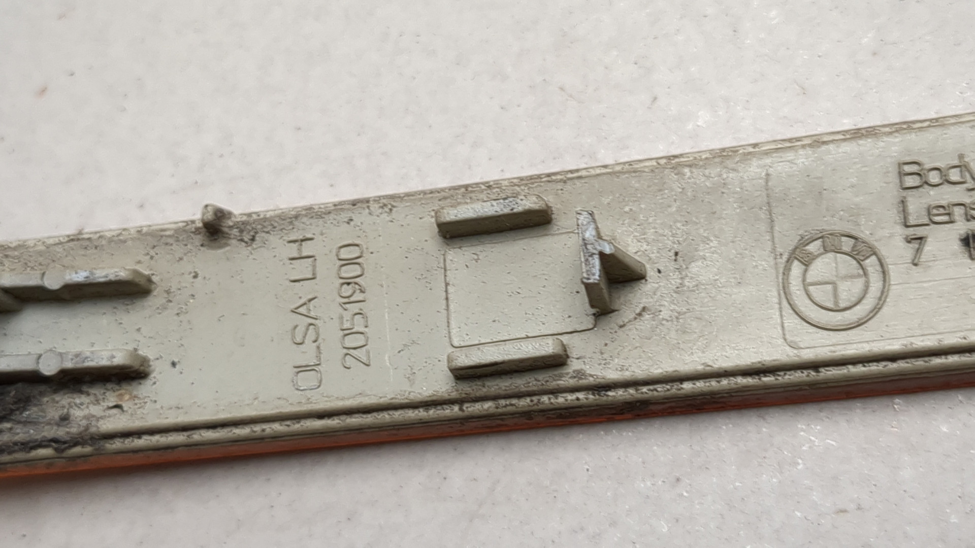 Отражатель передний левый у фары