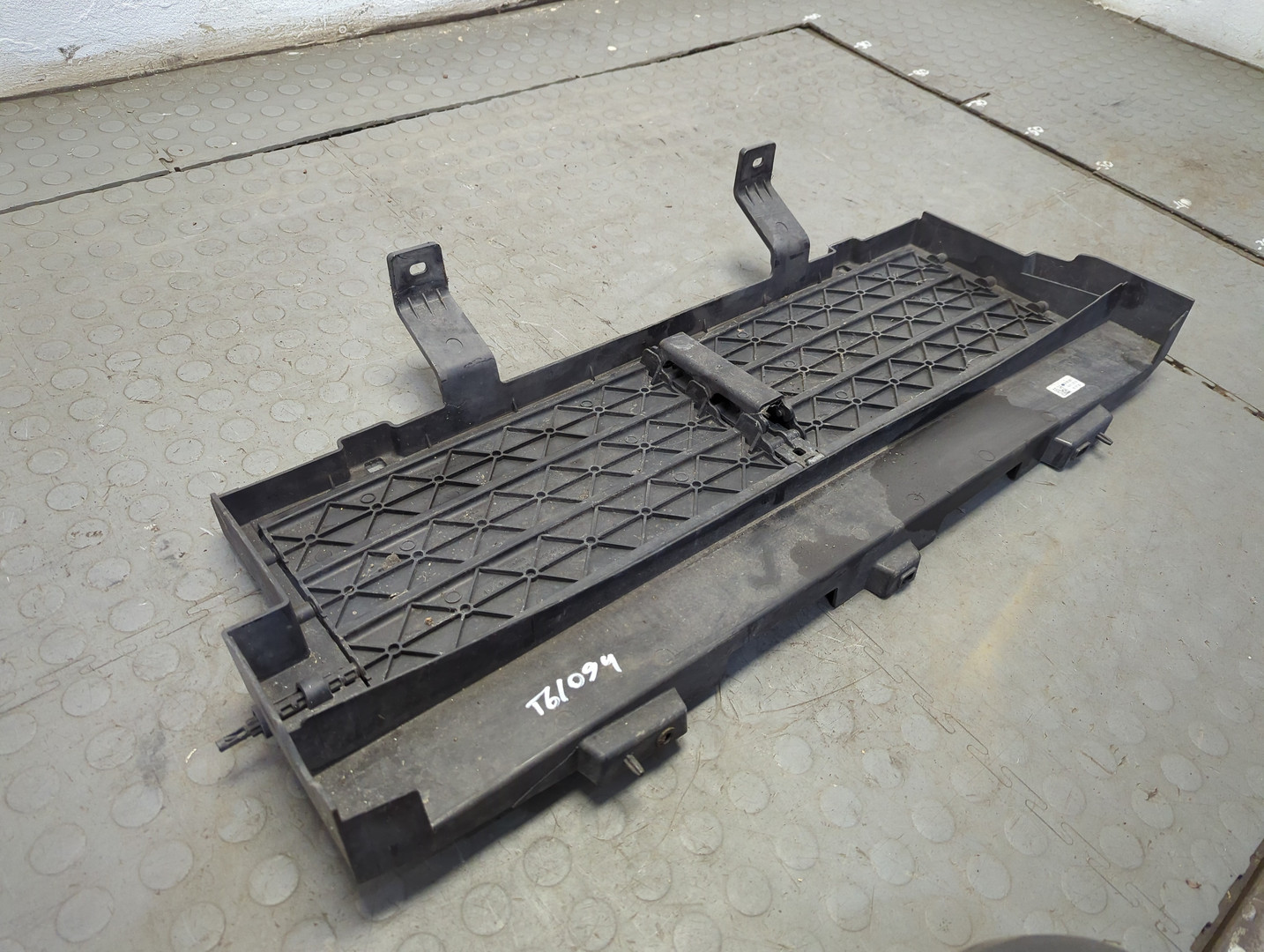 Жалюзи (воздуховод) бампера переднего