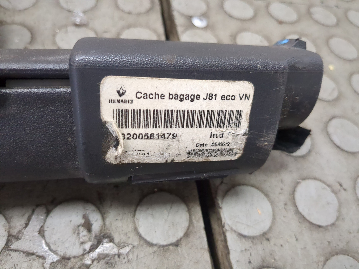 Шторка багажника