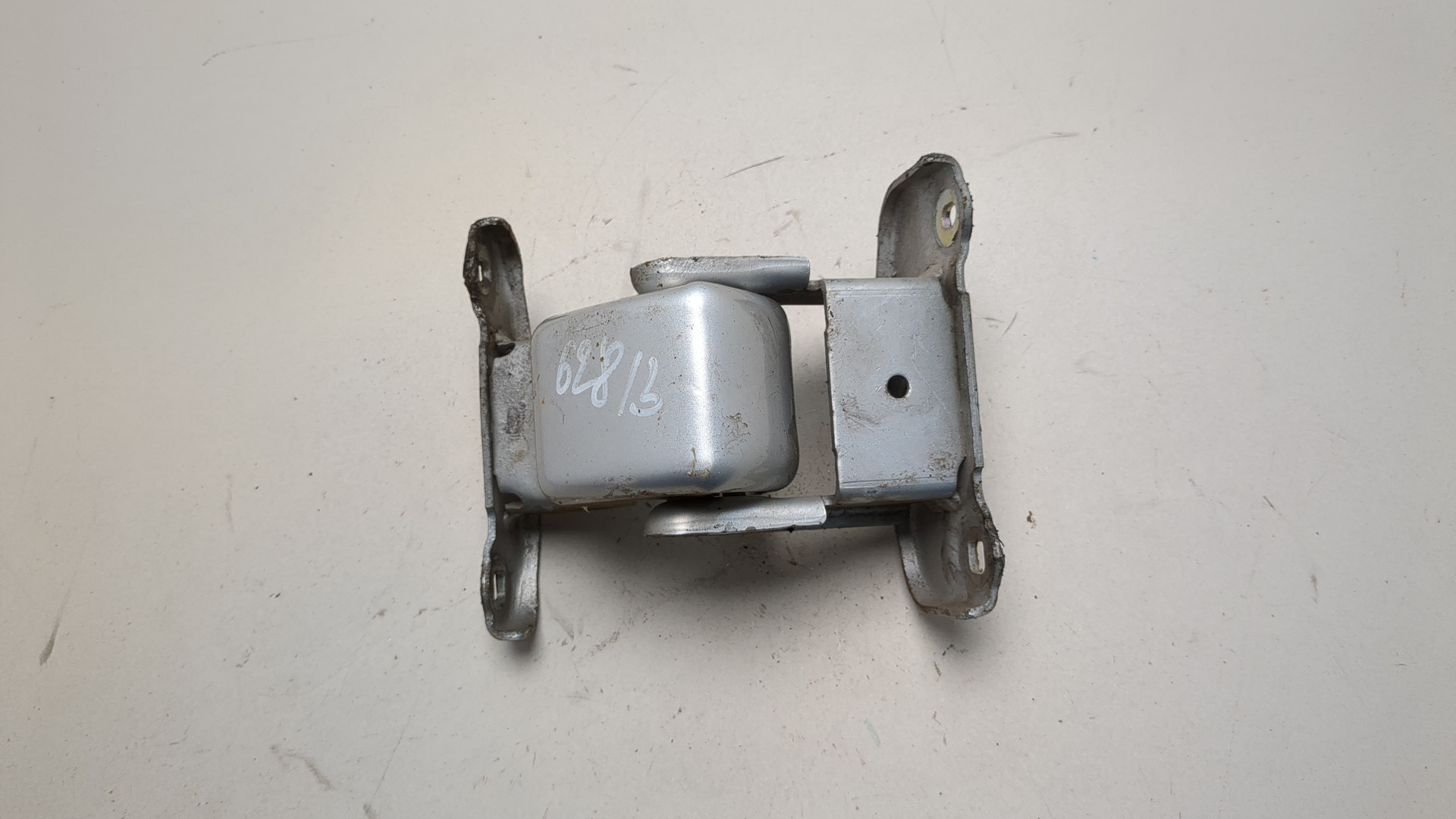 Петля двери задней