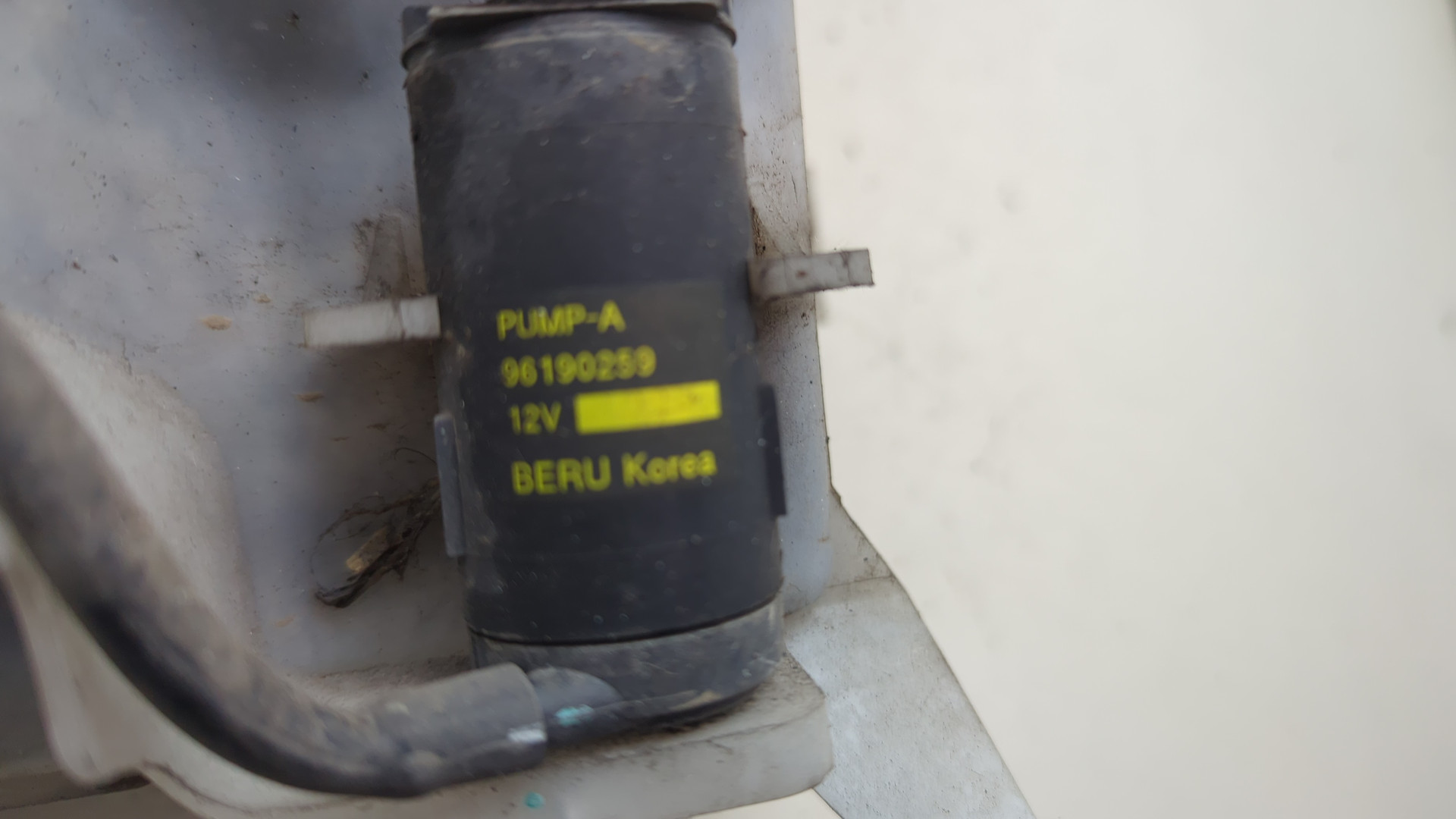 Бачок омывателя лобового стекла