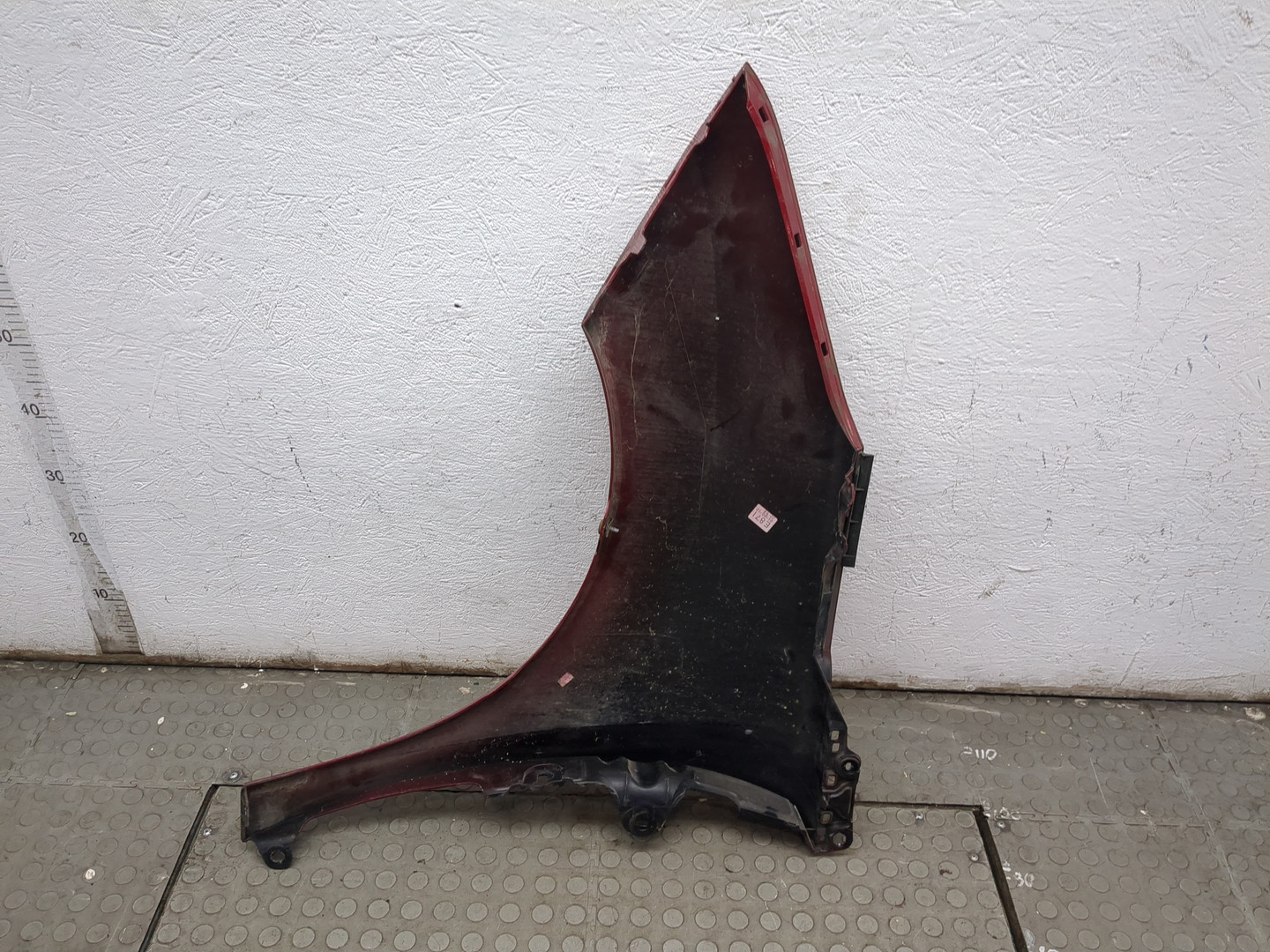 Крыло переднее правое