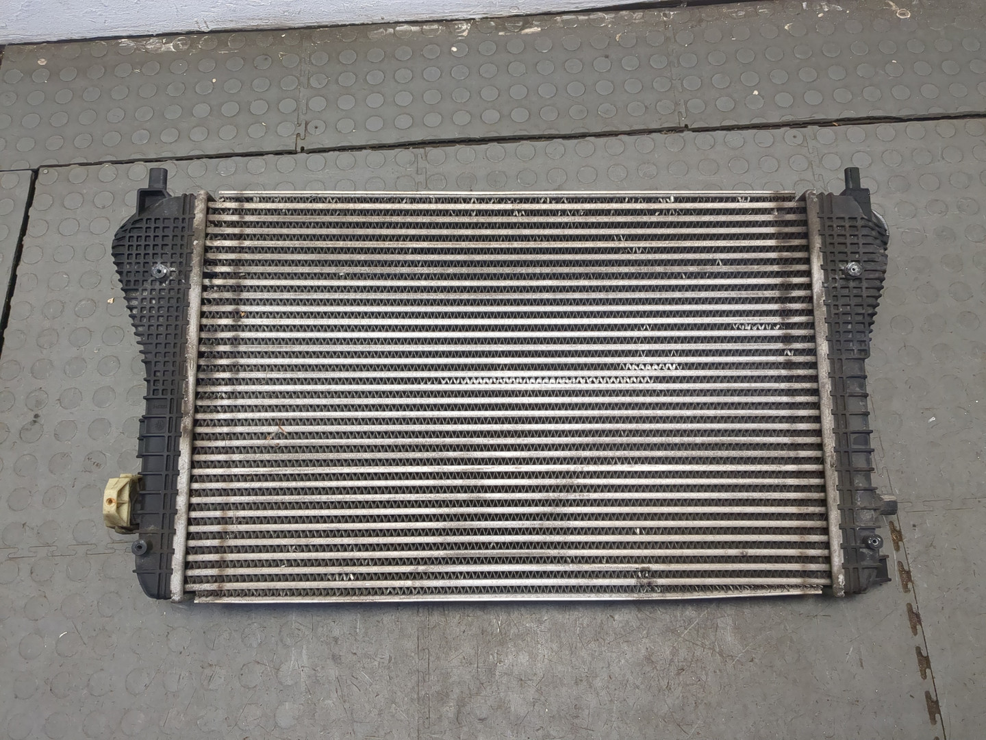 Интеркулер (Радиатор наддувочного воздуха)