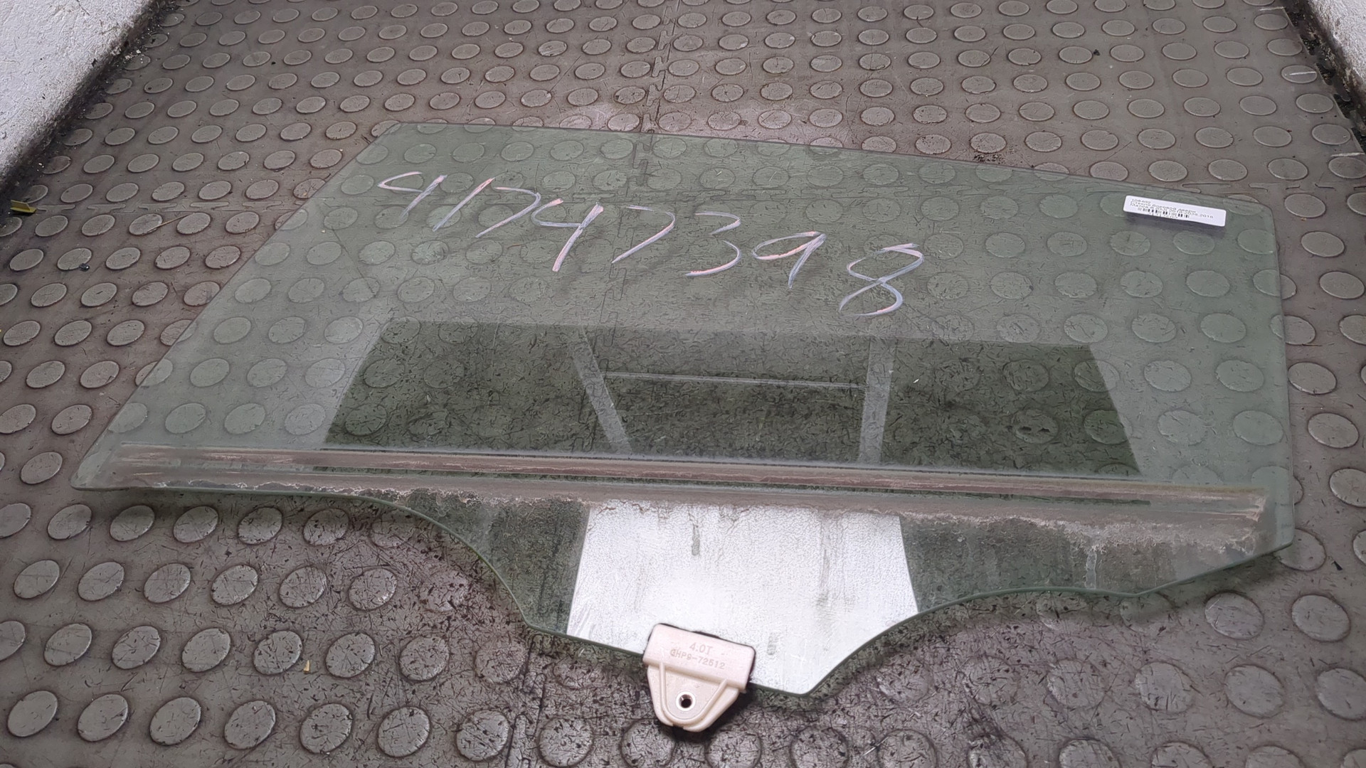 Стекло двери задней левой