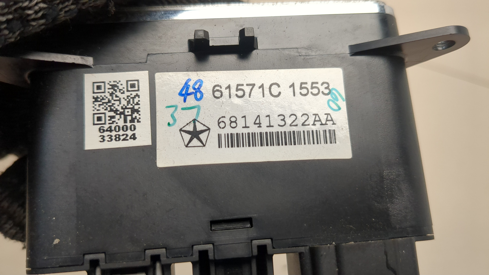 Гнездо AUX / USB IN