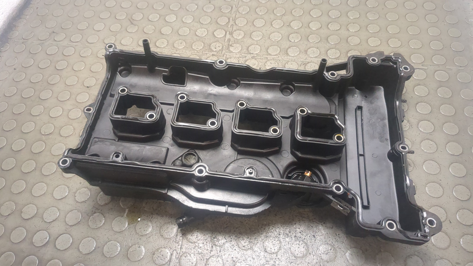 Крышка клапанная ГБЦ