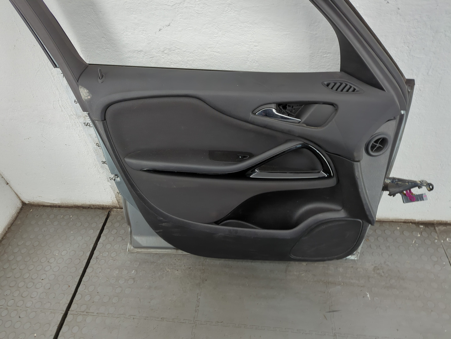Дверь передняя левая