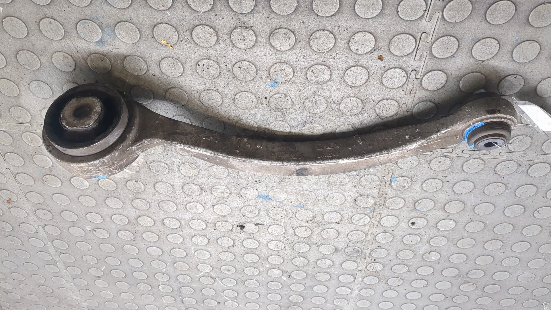 Рычаг передний