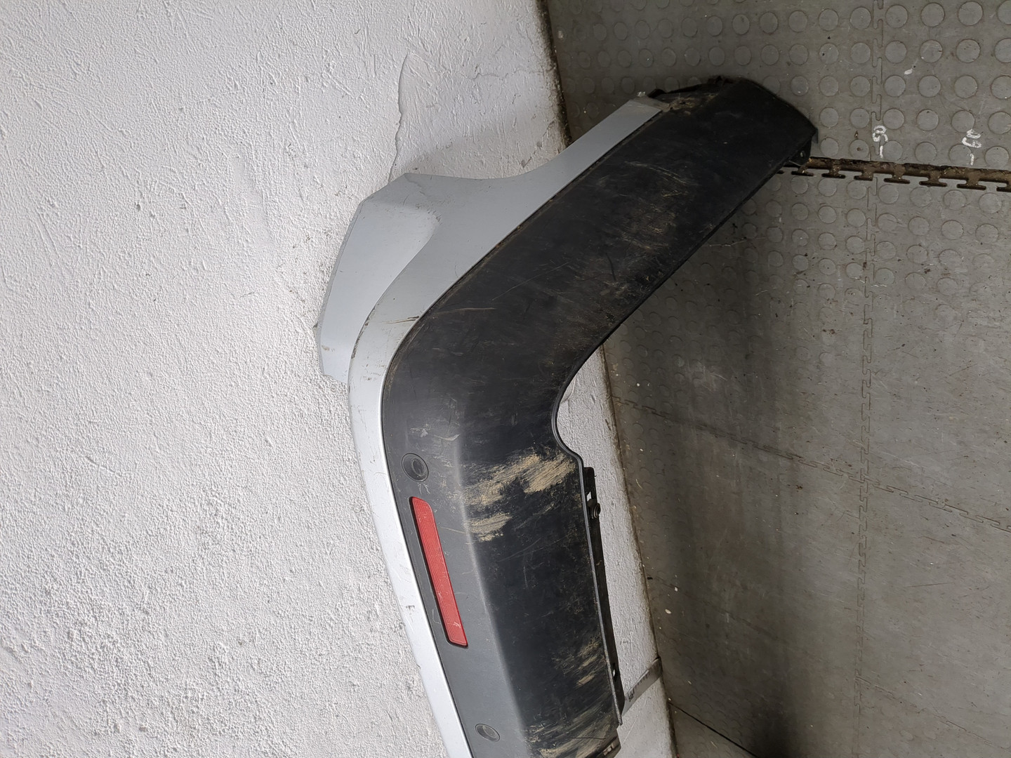 Бампер задний