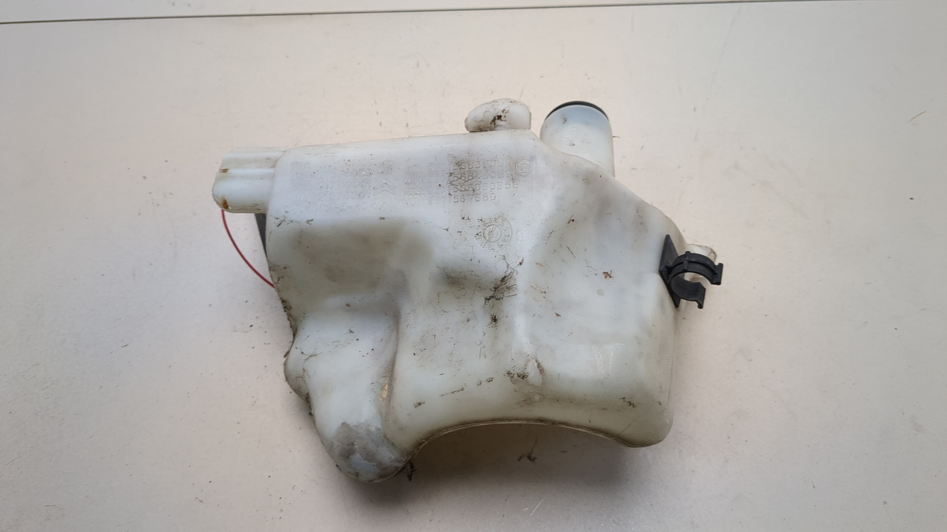 Бачок омывателя лобового стекла