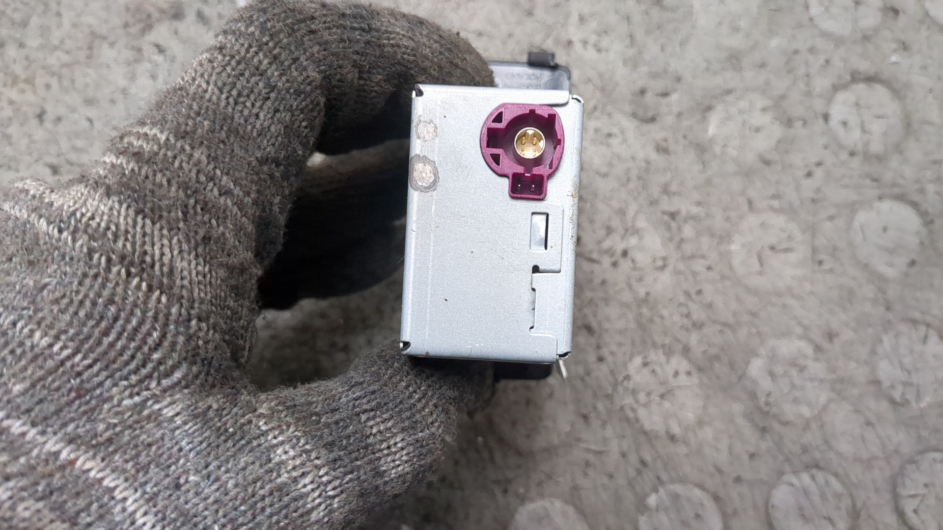 Гнездо AUX / USB IN