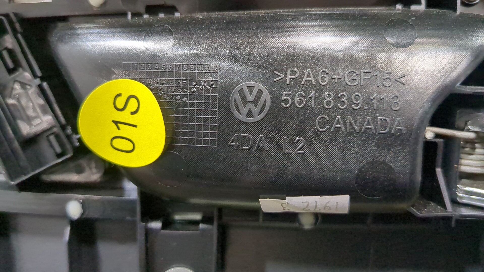 561867211G Дверная карта (Обшивка двери) Volkswagen Passat 8 2015- 2018  купить бу по цене 2883 руб. Z32230454 - iZAP24