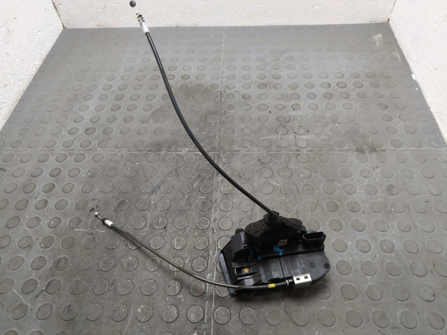 Замок двери задней правой