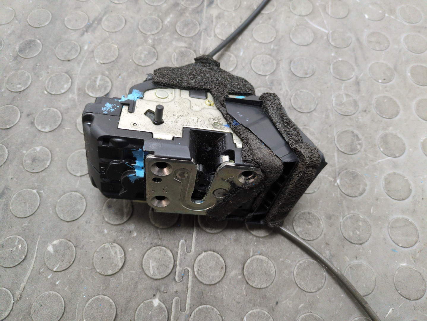 Замок двери задней правой